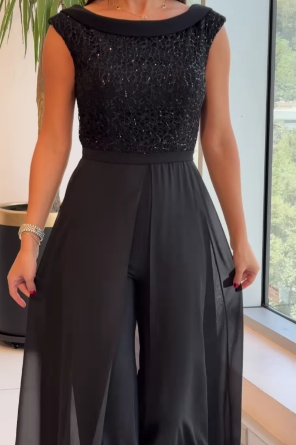 Louna | Stylowy kombinezon bez rękawów