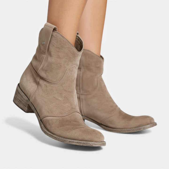 Carlotta - Ponadczasowe botki