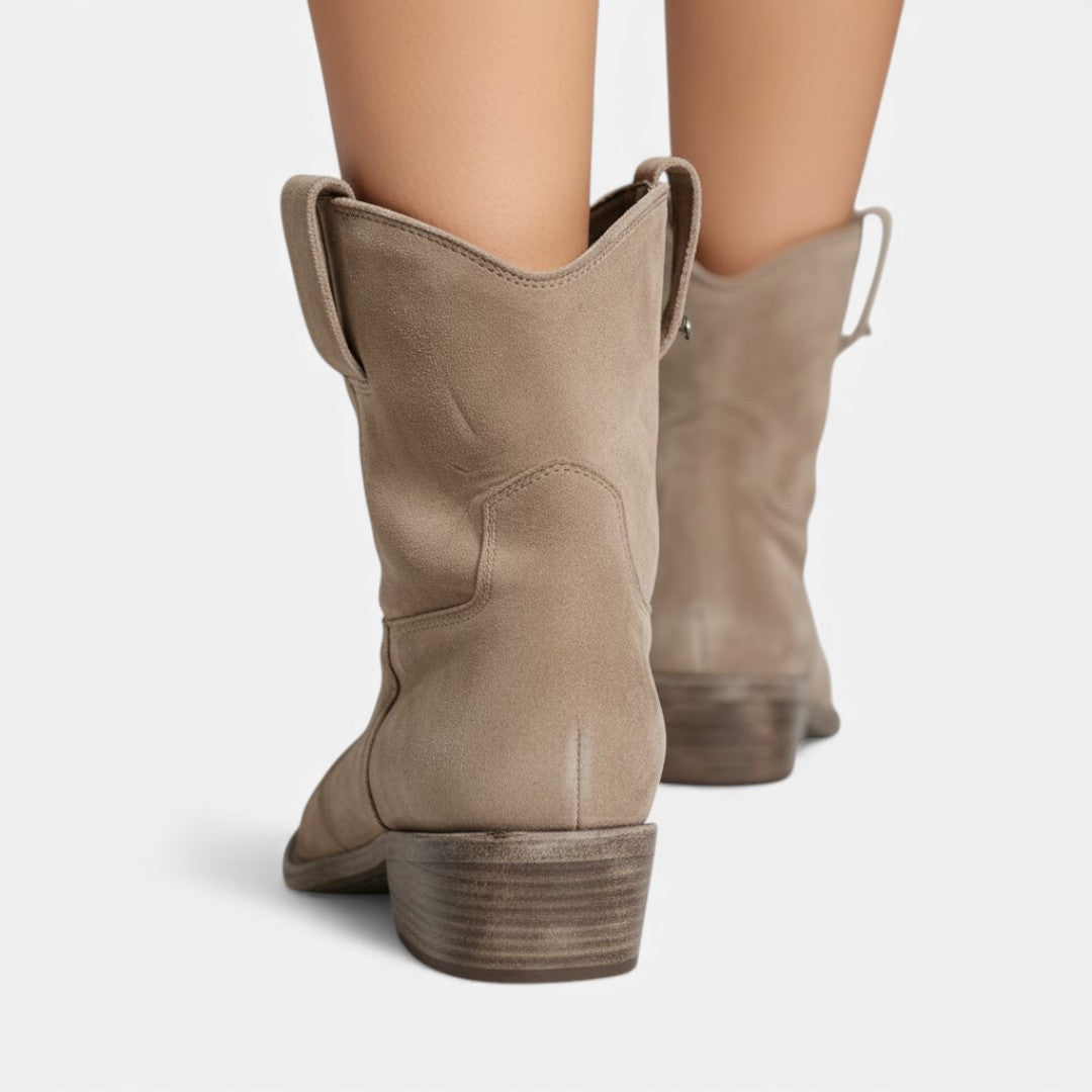 Carlotta - Ponadczasowe botki